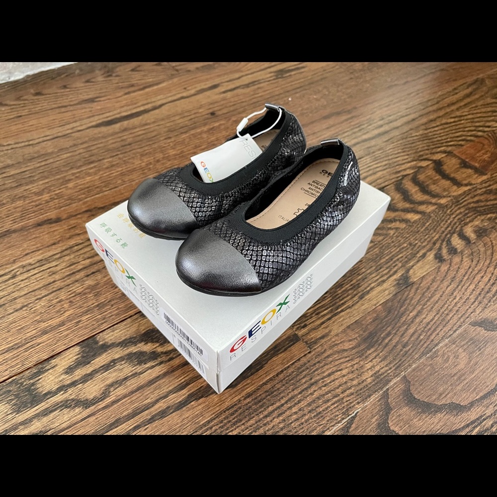 NEW Luxe GEOX Girls leather shoes size 10.5